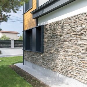 Slate Kavala 3D Strips | Kamień dekoracyjny do okładzin pionowych, zewnętrznych i wewnętrznych (10-12/paleta)