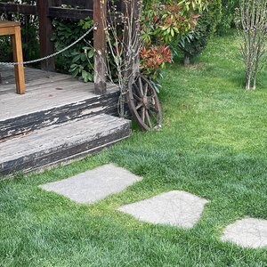 Polygonal Slate Homa Lespezi - kamień naturalny na chodniki, stopnie ogrodowe, ścieżki (1 m2 = 3-5 sztuk, 10 m2/paleta)