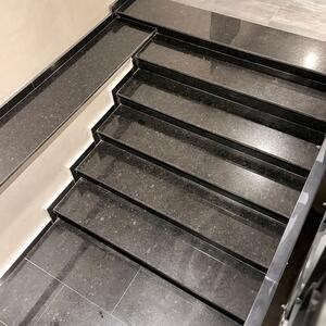 Granit Black Pearl Polisat 2 cm - Blaty, stopnie, glazury i elementy niestandardowe