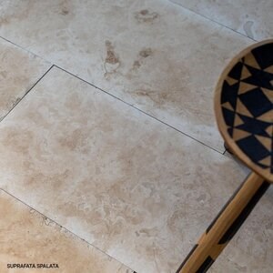 Trawertyn Classic Cross Cut Brushed and Chit, 61 x 30,5 x 1,2 cm