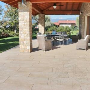 Kamień spiekany L'ALTRA PIETRA Harena Sand Stone, 40 X 120 X 2 cm, R11 - Antypoślizgowy do użytku na zewnątrz