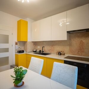 Polerowany marmur Rosalina, 60 x 60 x 2 cm