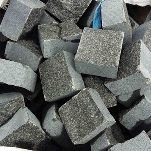 Kamień sześcienny Granit Anthracite Faceted 4 strony, 10 x 10 x 5 cm