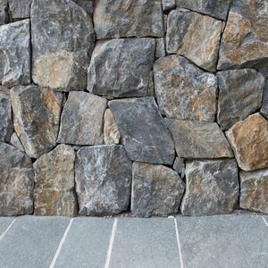 Poligonalny marmur Rock Face Akron