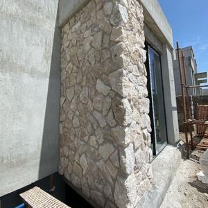 Marmur elewacyjny poligonalny Rock Face Ivory