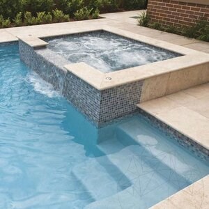 Trawertyn Classic Cross Cut Brushed + 1L Stick, 61 x 30,5 x 3 cm (Step/Pool Edge)