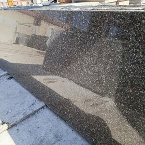 Granit Tropic Brown Polished, 60 x 60 x 1,8 cm