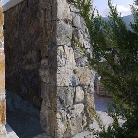 Poligonalny marmur Rock Face Akron (Coltar)